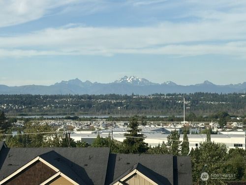527 Pilchuck Path, Everett, WA, 98201-1208 | Card Image