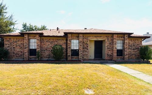 1746 Clarendon Dr, Lewisville, TX, 75067-3235 | Card Image