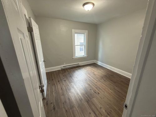 352 Benham Ave, Bridgeport, CT, 06604-3060 | Card Image