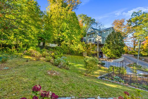 40 Park Way, Sea Cliff, NY, 11579-1151 | Card Image