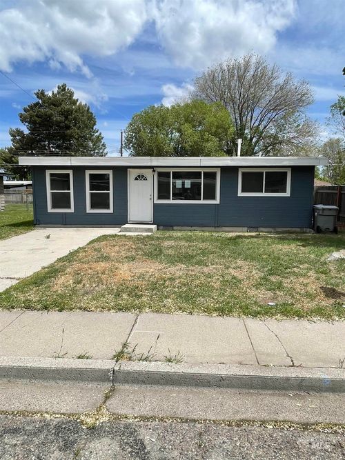 825 S 12th E, Mountain Home, ID, 83647-3558 | Card Image