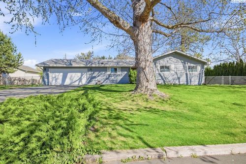 716 W 12th St, Benton City, WA, 99320 | Card Image