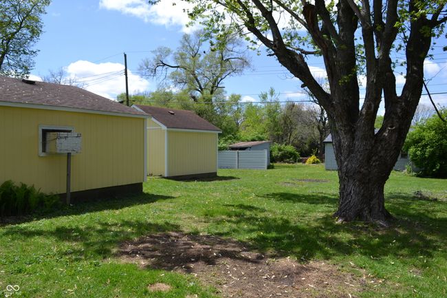 Large back yard | Image 7