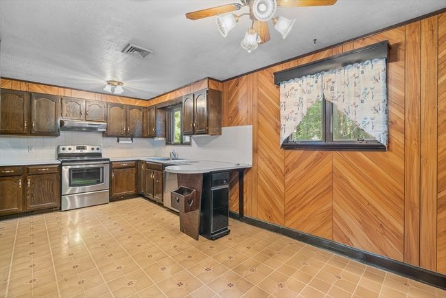 6 Simmons St, House other with 3 bedrooms, 1 bathrooms and 8 parking in Assonet MA | Image 11