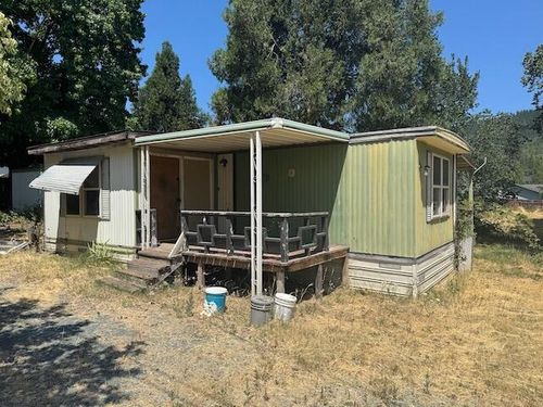 210 Nw Woodbrook Dr, Grants Pass, OR, 97526-3337 | Card Image