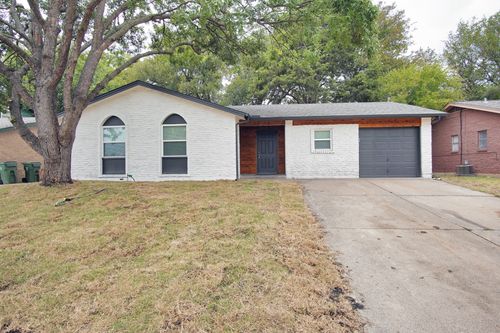 2402 Ozark Dr, Arlington, TX, 76014-1439 | Card Image