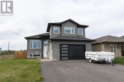 497 Muskrat Dr, Home with 5 bedrooms, 3 bathrooms and null parking in Thunder Bay ON | Image 2