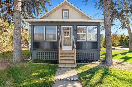 {{alt}} | Card Image