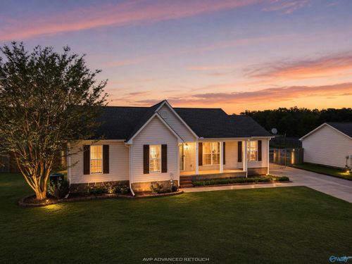 27 Robin Ct, Hartselle, AL, 35640-8563 | Card Image