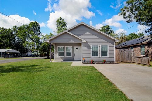 427 Sabine Ave, Cleburne, TX, 76031-3345 | Card Image