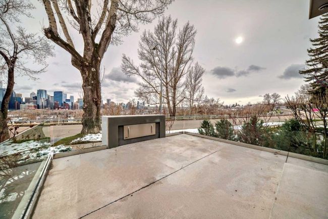 530 Crescent Road Nw, Home with 3 bedrooms, 4 bathrooms and 4 parking in Calgary AB | Image 5