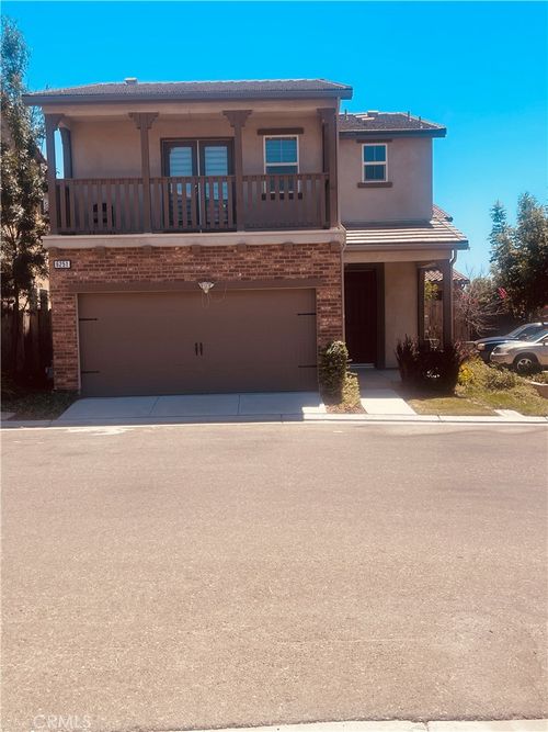 6251 E Overlook Way, Fresno, CA, 93727-0916 | Card Image