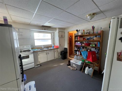 1131 Airway, Waterford, MI, 48327-1819 | Card Image