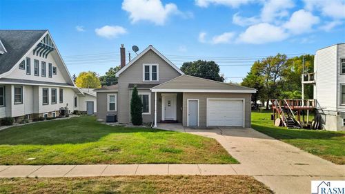 18 E Main St, Madelia, MN, 56062-1436 | Card Image