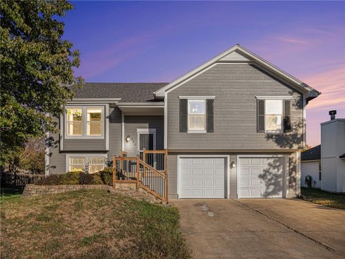 805 Woodland Drive, Grain Valley, MO, 64029 | Card Image