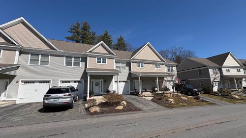 109 Woodview Way, Manchester, NH, 03102-8440 | Card Image