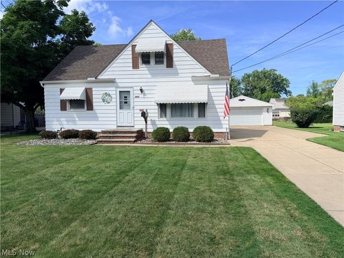 3846 E 365th St, Willoughby, OH, 44094-6325 | Card Image