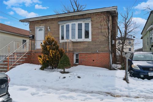 6529 Bayfield Avenue, New York, NY, 11692 | Card Image