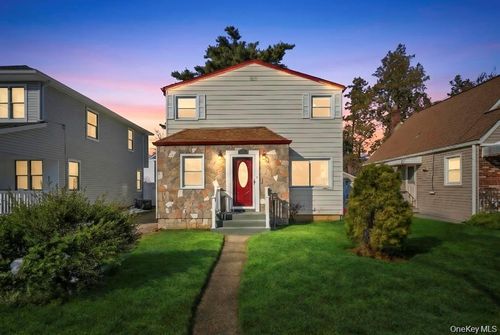 627 10th Ave, New Hyde Park, NY, 11040-5434 | Card Image