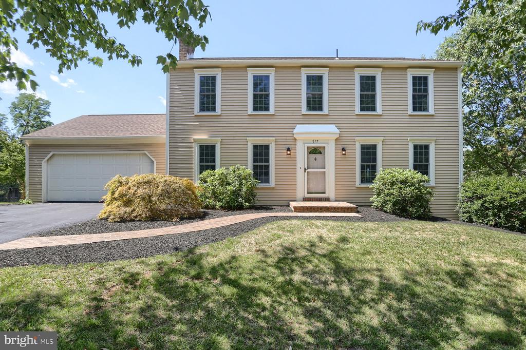 Anthony Dr, Mechanicsburg, PA 17050