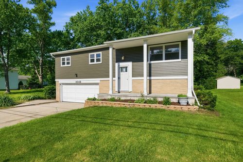 1048 Belle Plaine Ave, Gurnee, IL, 60031-3707 | Card Image