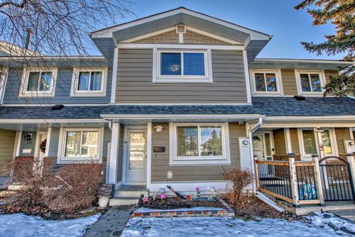 130 Georgian Villas Ne, Home with 3 bedrooms, 1 bathrooms and 2 parking in Calgary AB | Card Image