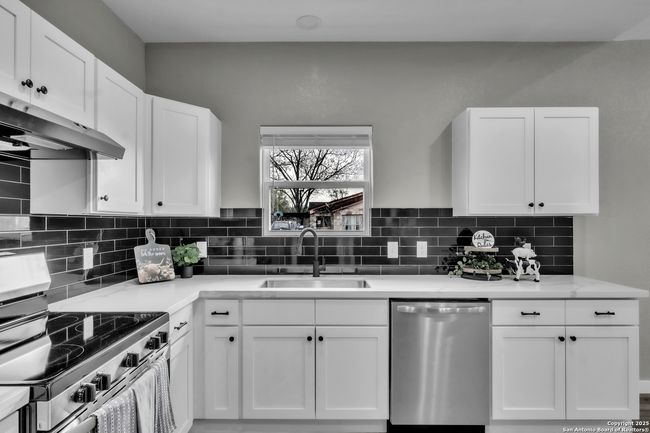 1702 17 Th St, House other with 3 bedrooms, 2 bathrooms and null parking in Hondo TX | Image 14