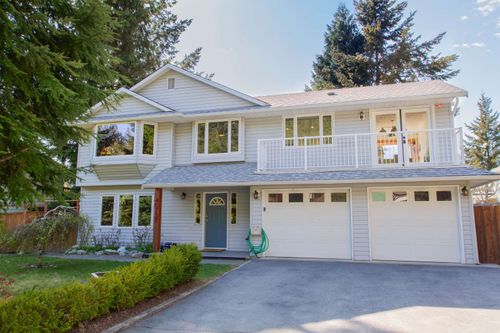 40737 Perth Drive, House other with 5 bedrooms, 2 bathrooms and 6 parking in Squamish BC | Card Image