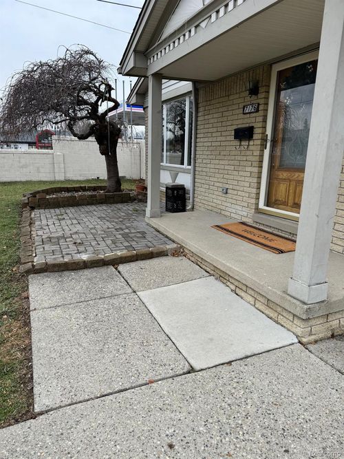 7176 N Gulley Rd, Dearborn Heights, MI, 48127-4702 | Card Image