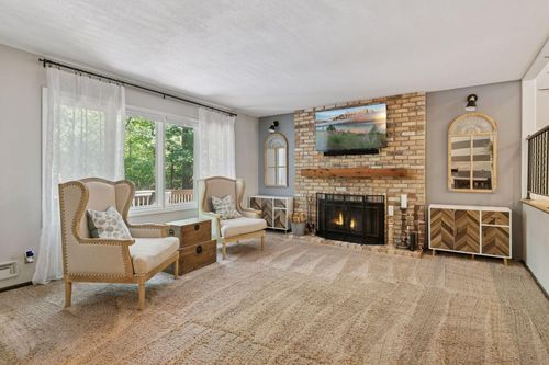 79 Walden St, Burnsville, MN, 55337-3683 | Card Image