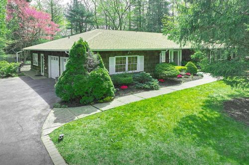 2 Glen Hill Ct, Dix Hills, NY, 11746-4819 | Card Image