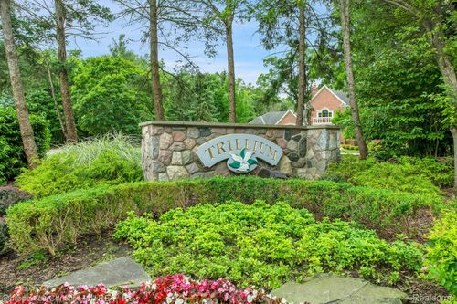 34750 Huntington Ct, Farmington Hills, MI, 48331-3521 | Card Image