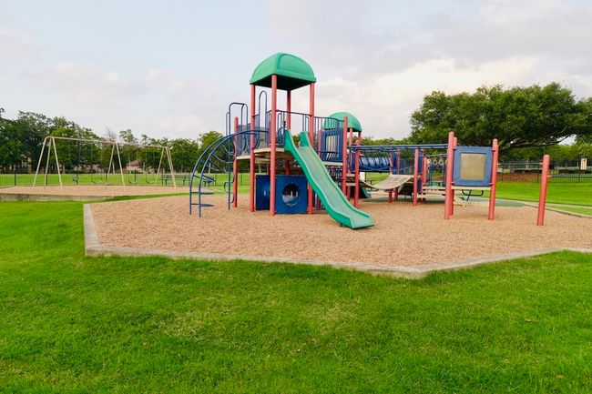 Community play area with a yard | Image 33