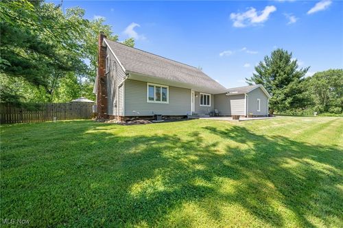 12330 E Shiloh Dr, Chesterland, OH, 44026-2221 | Card Image