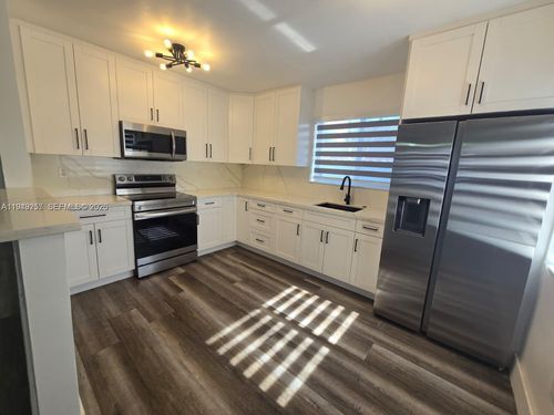 635 W 31st St, Hialeah, FL, 33012-5336 | Card Image