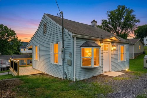 31 W 2nd St, Westover, WV, 26501-3840 | Card Image