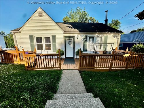 122 Pine St, Dunbar, WV, 25064-1217 | Card Image