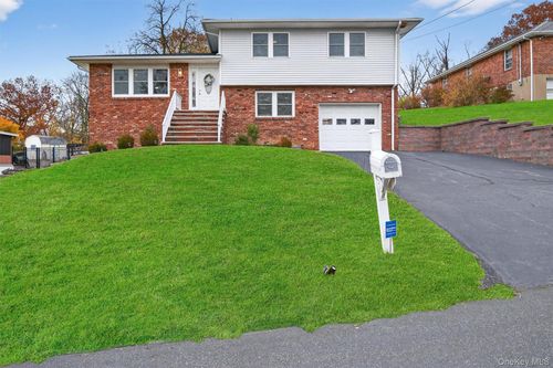 3 Georgian Dr, Stony Point, NY, 10980-1117 | Card Image