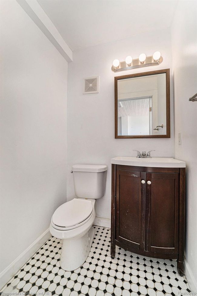 APT-2 - 8820 Joseph Campau St, Condo with 2 bedrooms, 2 bathrooms and null parking in Hamtramck MI | Image 11