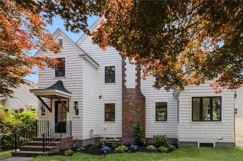 111 Kay St, Newport, RI, 02840-2834 | Card Image
