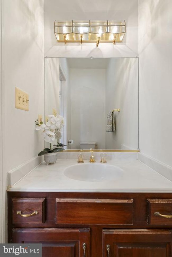1537 Cedar Ave, Townhouse with 4 bedrooms, 5 bathrooms and null parking in MCLEAN VA | Image 22