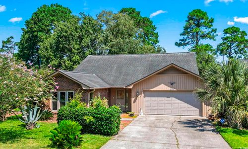 111 Laurelwood Ln, Conway, SC, 29526-8923 | Card Image
