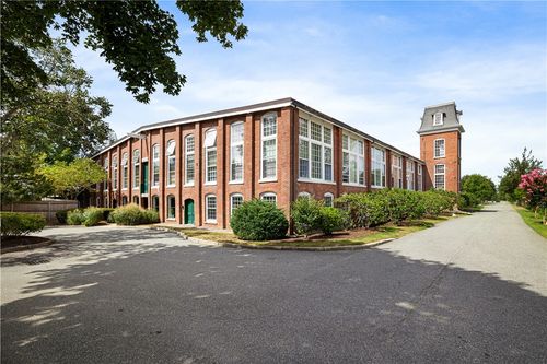 apt-101-40 Web Ave, North Kingstown, RI, 02852-6822 | Card Image