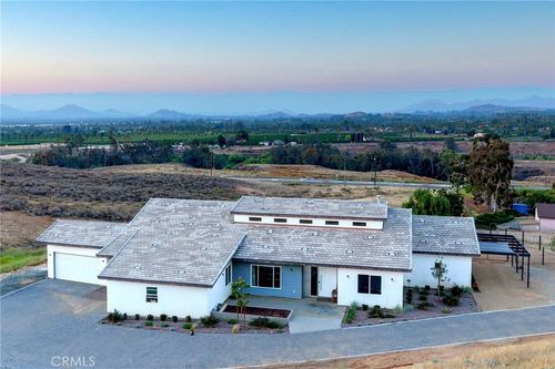9449 Equestrian Dr, Riverside, CA, 92503-7211 | Card Image
