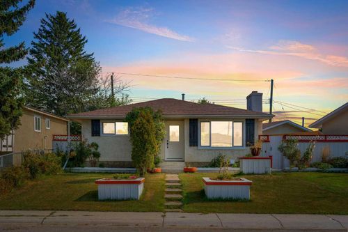 1271 Penedo Crescent Se, Calgary, AB, T2A3N7 | Card Image