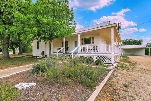 247 Sunday Cir, Fredericksburg, TX, 78624-9558 | Card Image