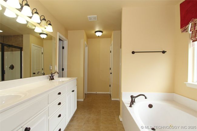 4520 S 204 Th East Ave, House other with 4 bedrooms, 2 bathrooms and null parking in Broken Arrow OK | Image 14