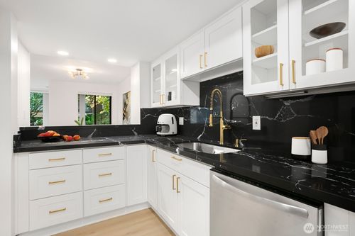 b16-15512 Country Club Dr, Mill Creek, WA, 98012-1253 | Card Image