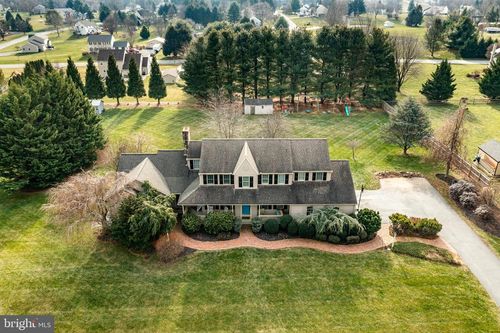 683 Cloverfield Dr, Narvon, PA, 17555-9474 | Card Image