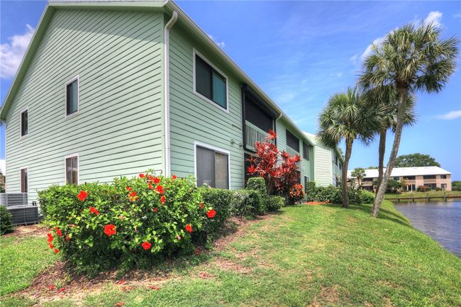 APT-4 - 5725 Pelican Pointe Dr, House attached with 2 bedrooms, 2 bathrooms and null parking in Sebastian FL | Image 6